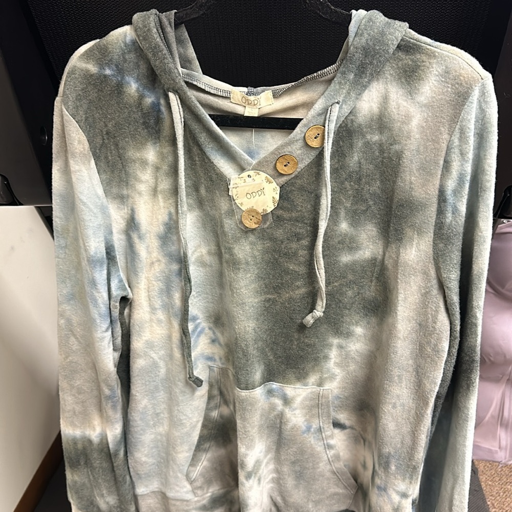 New with tags super soft Oddy hooded sweatshirt. - Picture 4 of 5